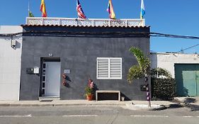 Rickaty Lodge Bed And Breakfast, Airport Hotel, Hotel De Aeropuerto, Las Palmas Airport, Gran Canaria Airport, Lpa, Spain